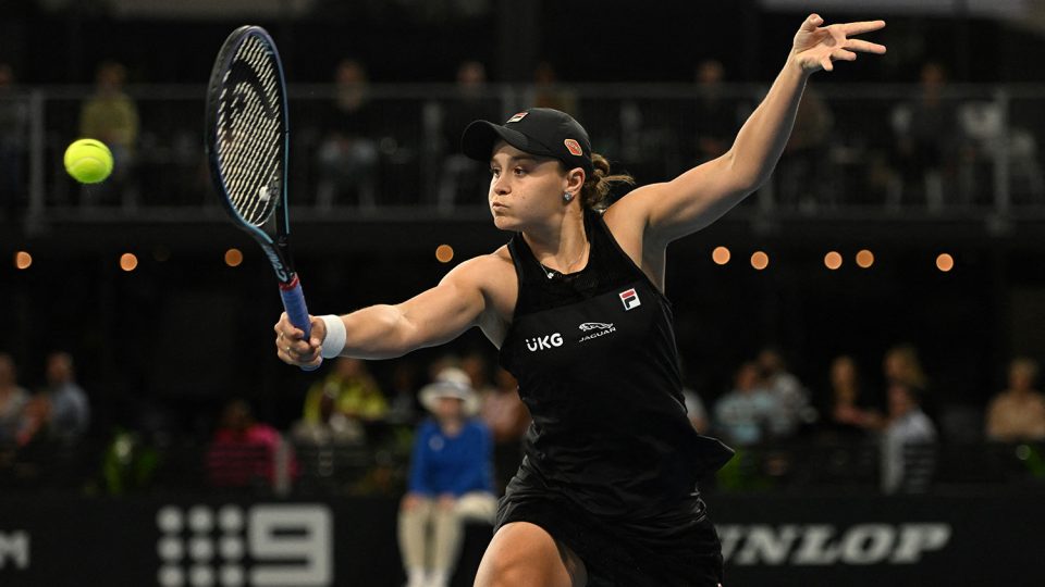 Ash Barty beats Iga Swiatek in the Adelaide International semifinals